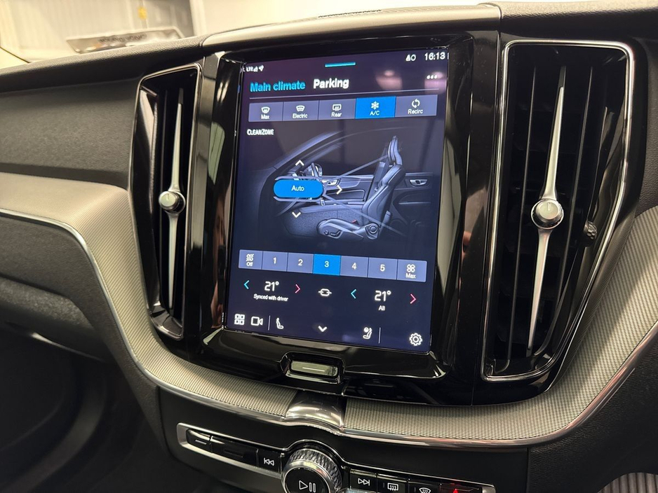 2023 Volvo XC60 - image 19