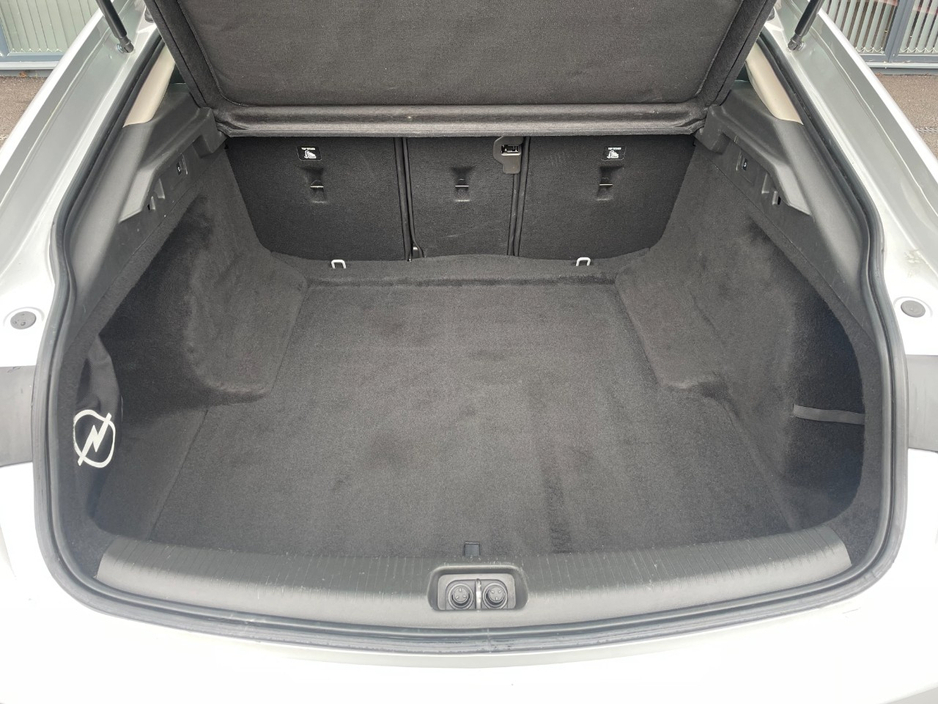 2020 Opel Insignia - image 6