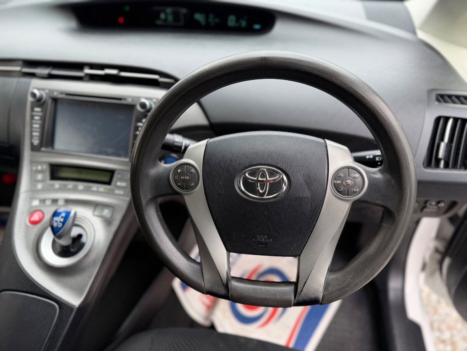 2012 Toyota Prius - image 5