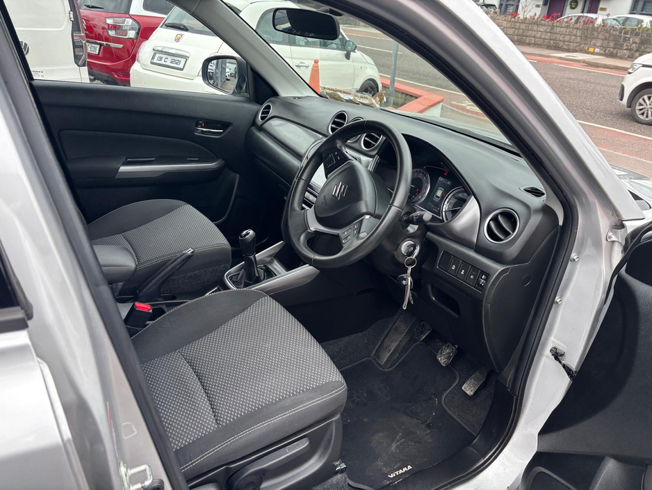 2019 Suzuki Vitara - image 12