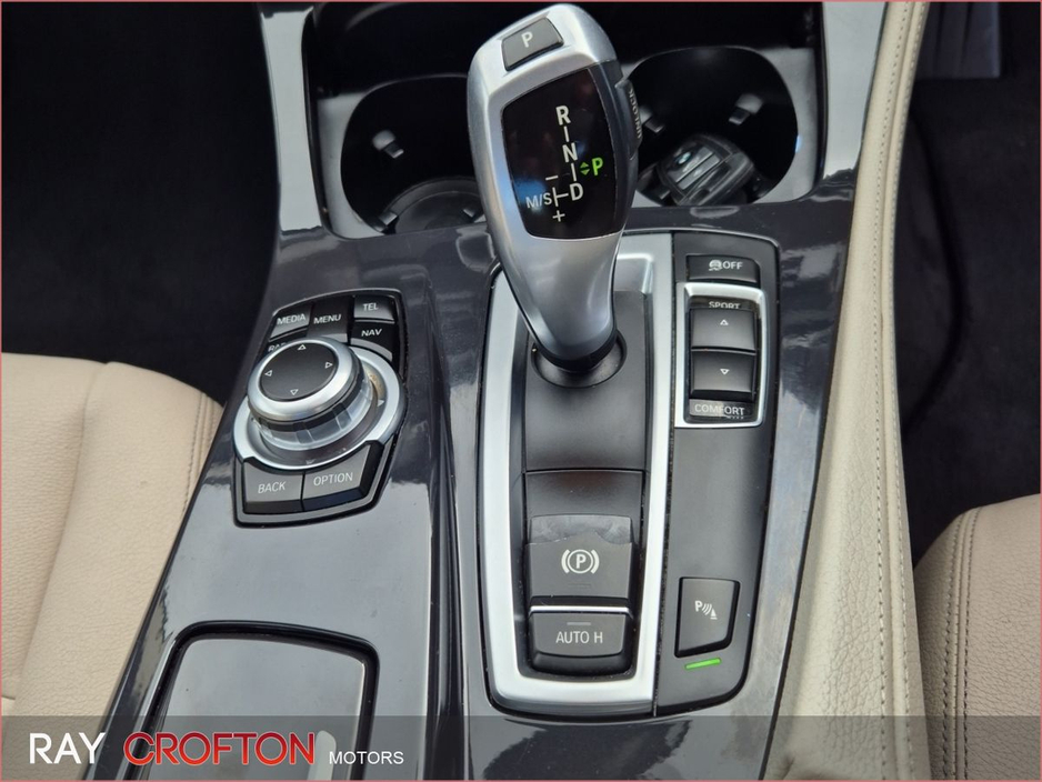 2015 BMW 5 Series - image 9