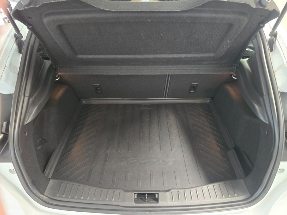 2016 Ford Focus - image 6