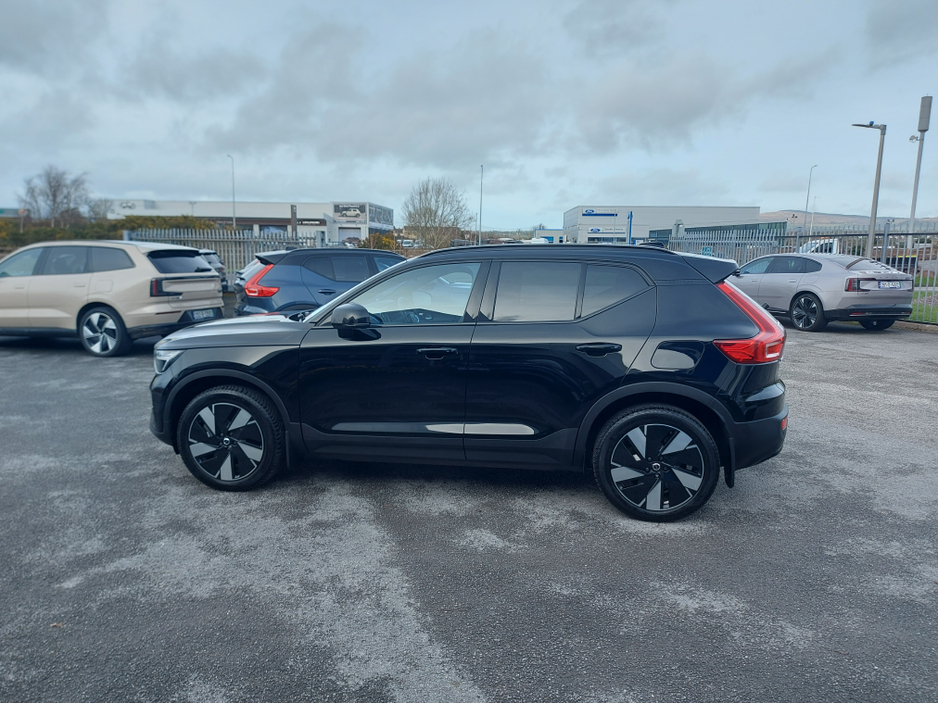 2024 Volvo XC40 - image 6