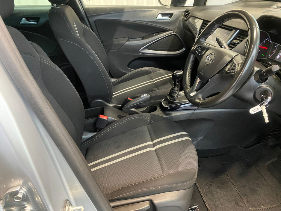 2023 Opel Crossland X - image 9