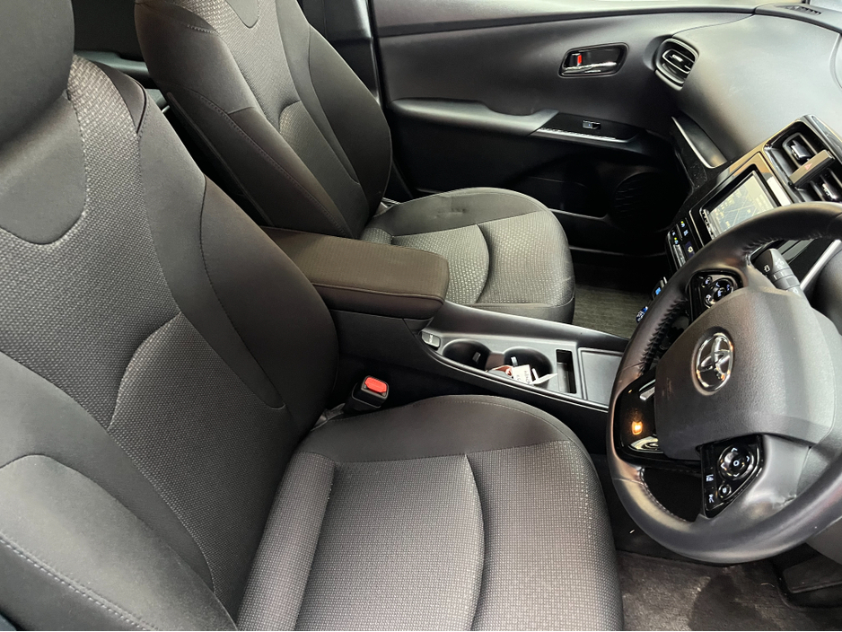 2022 Toyota Prius - image 9