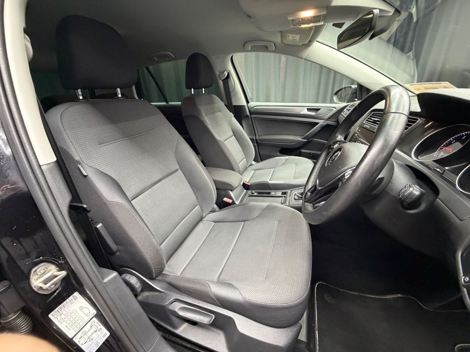 2017 Volkswagen Golf - image 21