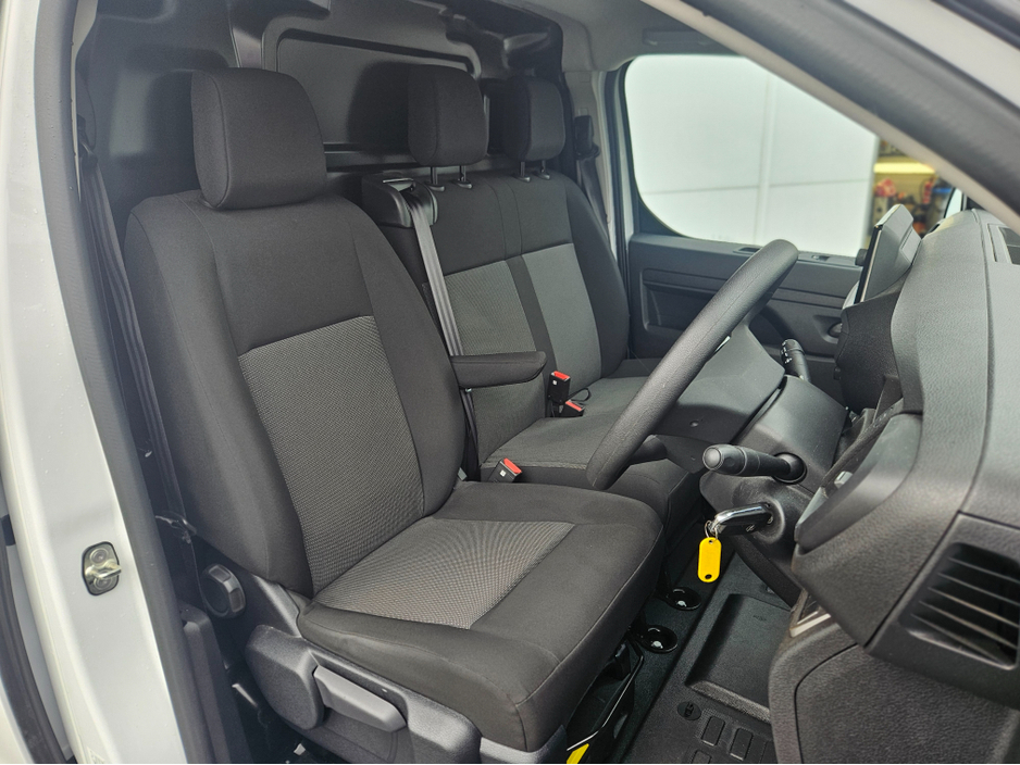 2025 Opel Vivaro - image 5