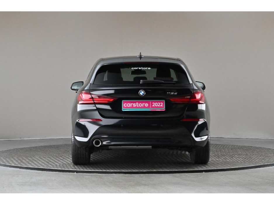 2022 BMW 1 Series - image 7