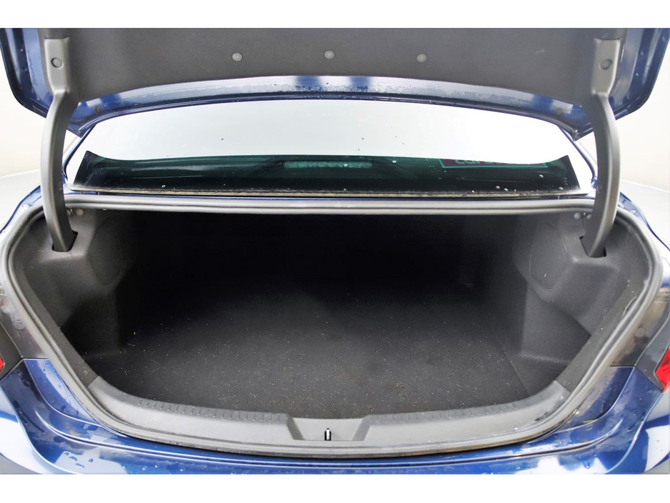 2021 Renault Megane - image 25