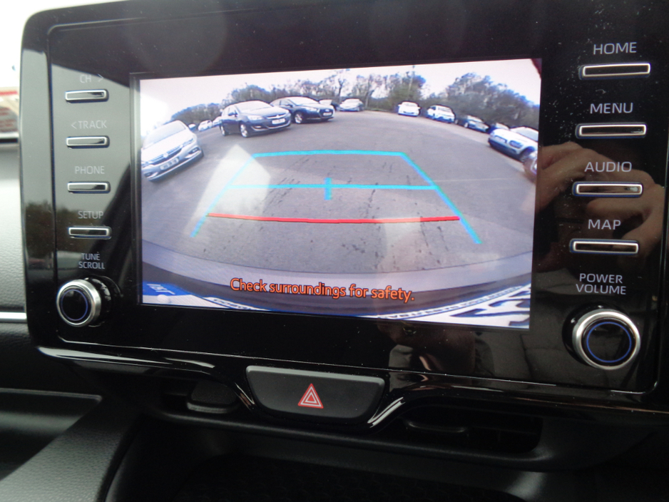 2022 Toyota Yaris - image 12