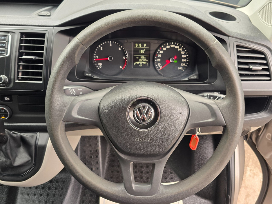 2018 Volkswagen Transporter - image 17