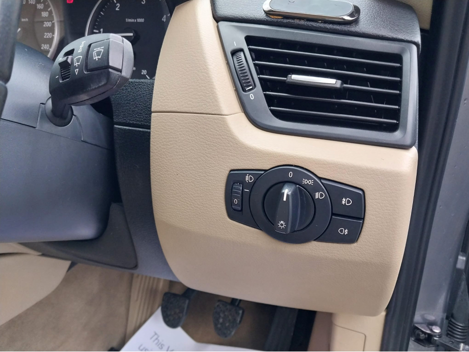 2011 BMW X1 - image 23