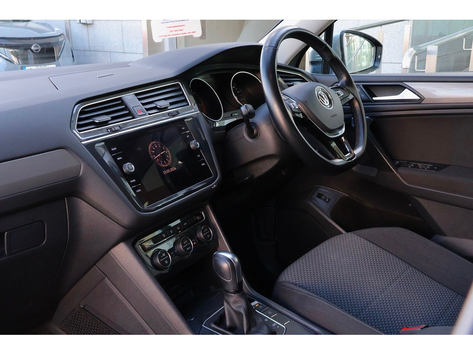 2021 Volkswagen Tiguan - image 16