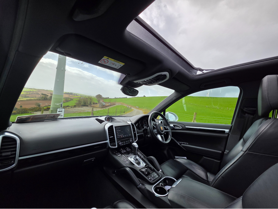 2018 Porsche Cayenne - image 12