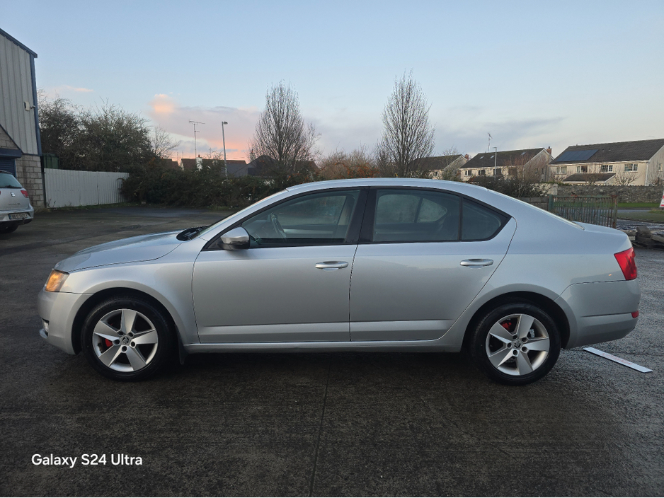 2015 Skoda Octavia AMBITION 1.6 TDI 105HP DSG 4 4DR AUTO €9,750