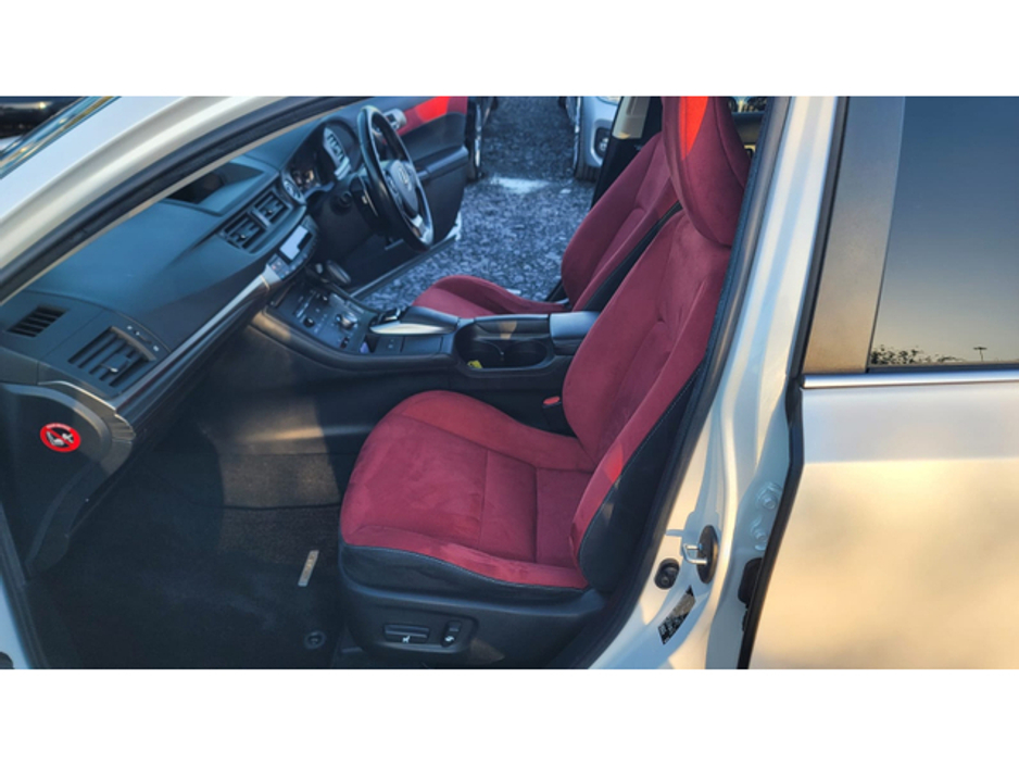 2016 Lexus CT 200 h - image 14