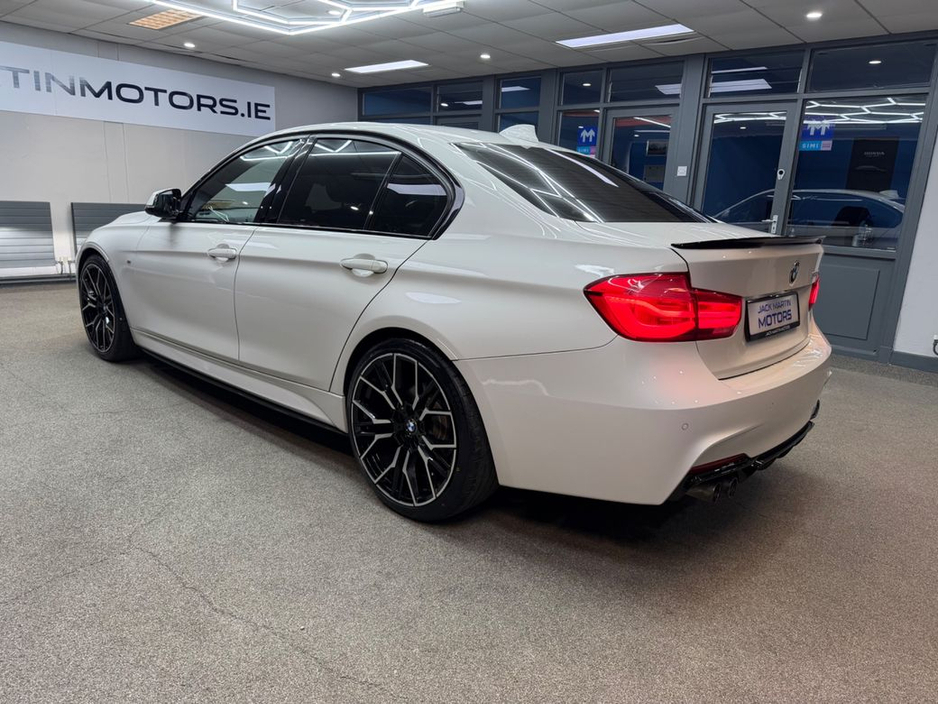 2017 BMW 3 Series - image 18