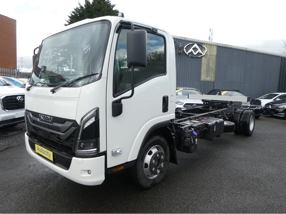 2026 Isuzu NPR - image 3