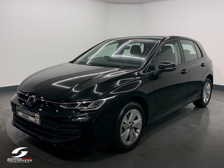 2025 Volkswagen Golf - image 3