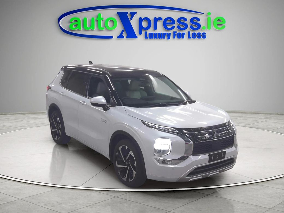 2022 Mitsubishi Outlander - image 9