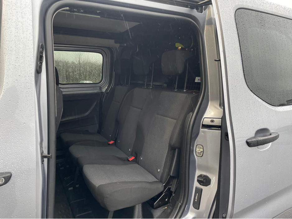 2021 Opel Combo - image 12