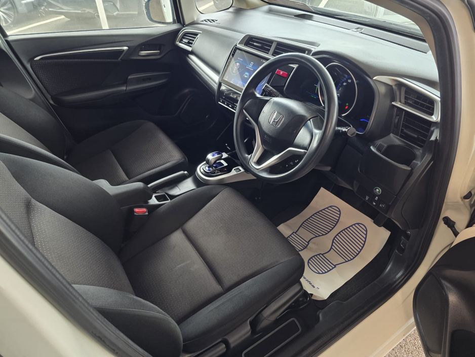 2016 Honda Fit - image 10