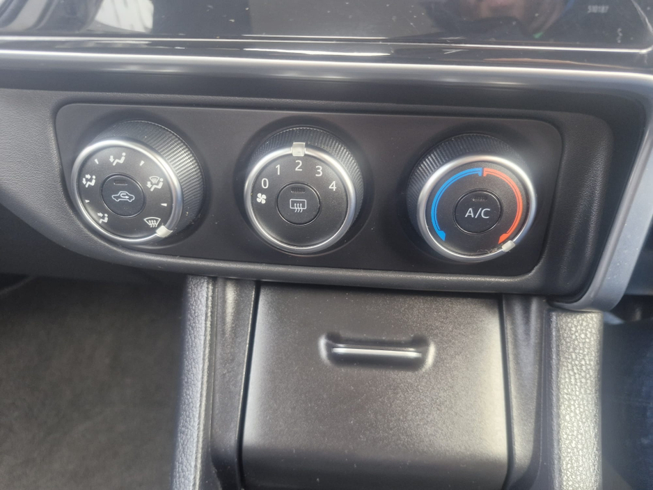 2017 Toyota Corolla - image 16