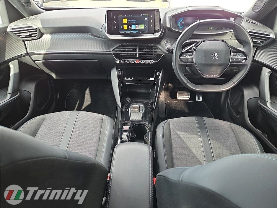 2023 Peugeot 2008 - image 2