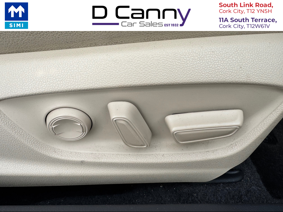 2019 Toyota Camry - image 11