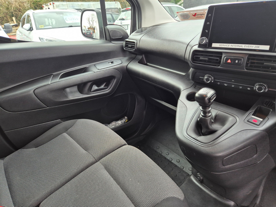 2023 Fiat Doblo - image 6