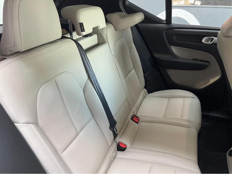 2020 Volvo XC40 - image 12