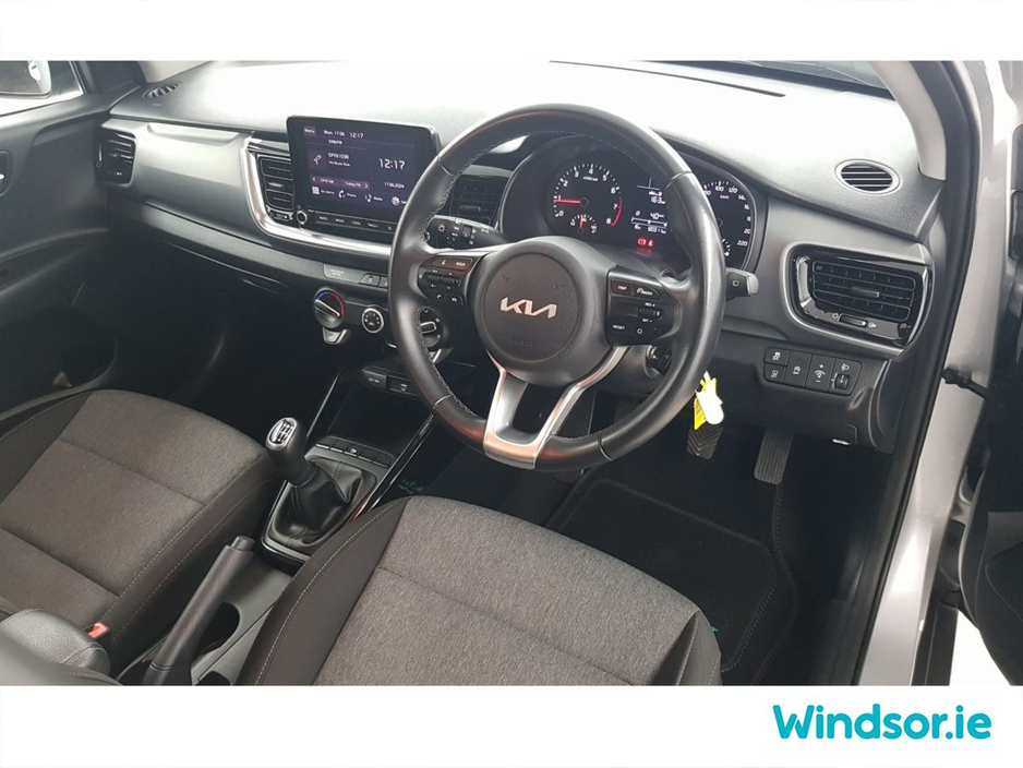 2022 Kia Stonic - image 10