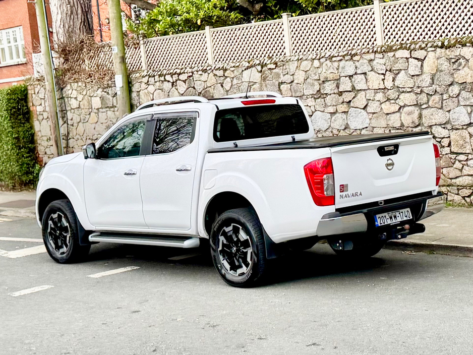 2020 Nissan Navara - image 9