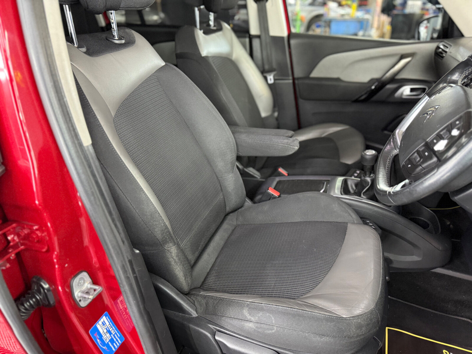 2015 Citroen C4 e-HDi 115 Airdream 6-spd man EXCLUSIVE €6,950