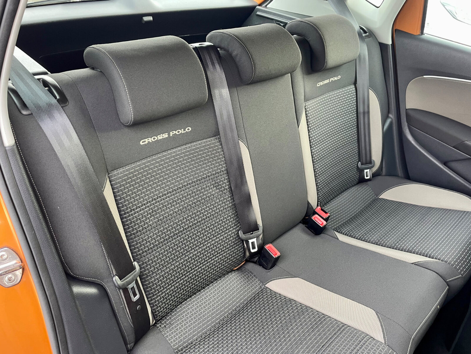 2015 Volkswagen Polo - image 18