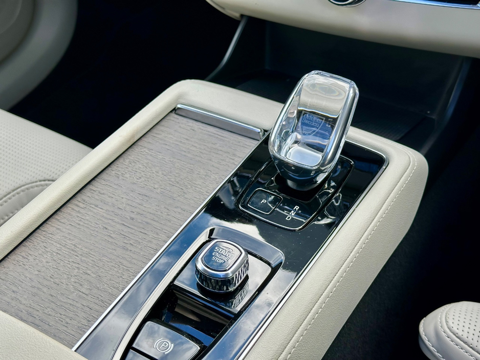 2025 Volvo XC90 - image 23