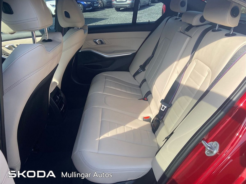 2025 BMW 3 Series - image 7