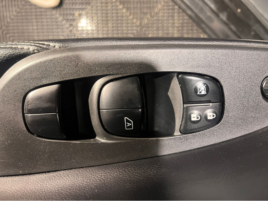 2015 Nissan Pulsar - image 20