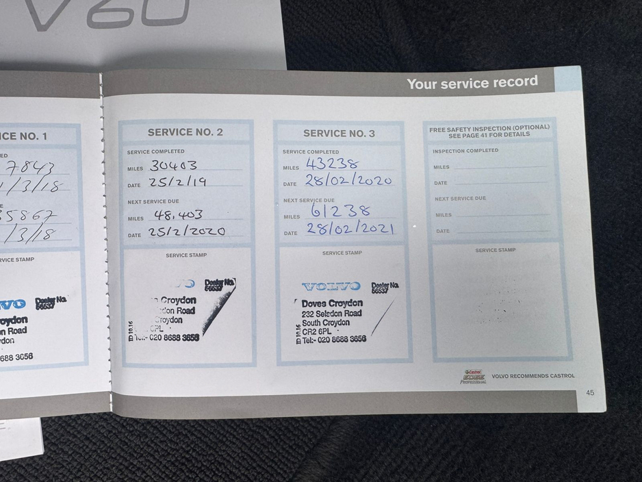 2017 Volvo V60 - image 39