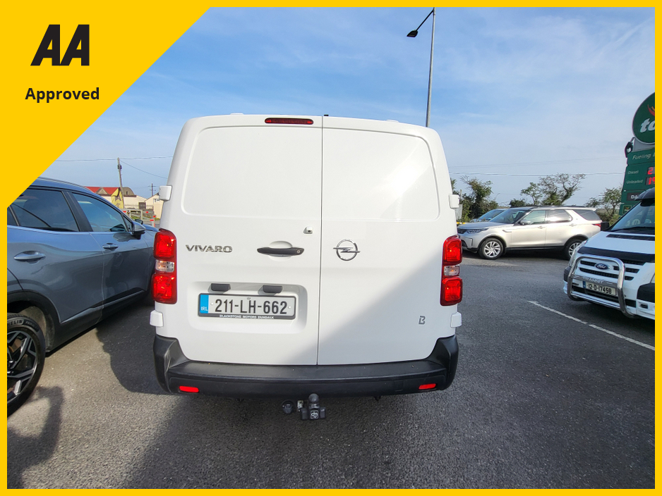2021 Opel Vivaro - image 10