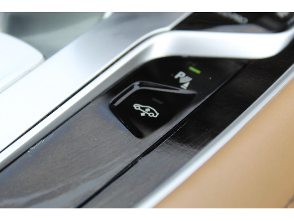 2019 BMW 7 Series - image 12