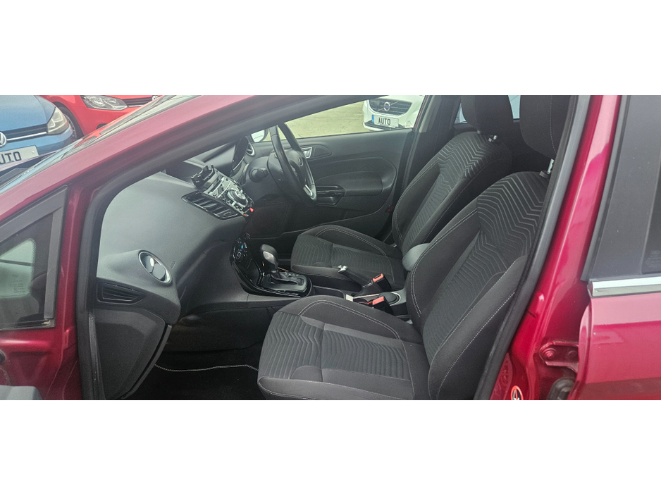 2015 Ford Fiesta - image 22
