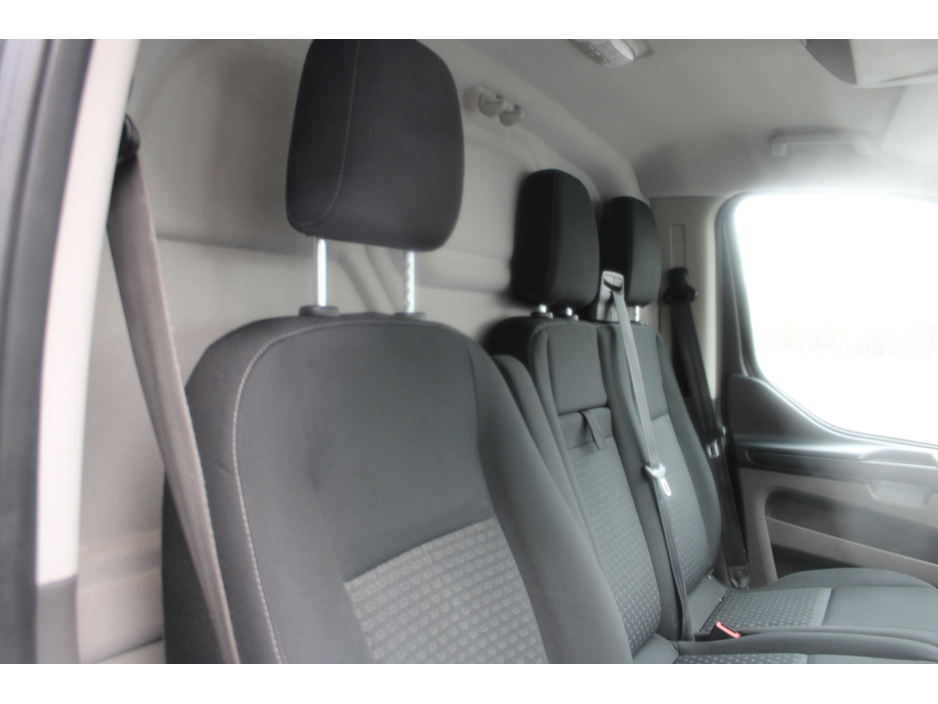 2021 Ford Transit Custom - image 14