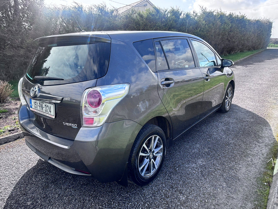 2015 Toyota Verso - image 5