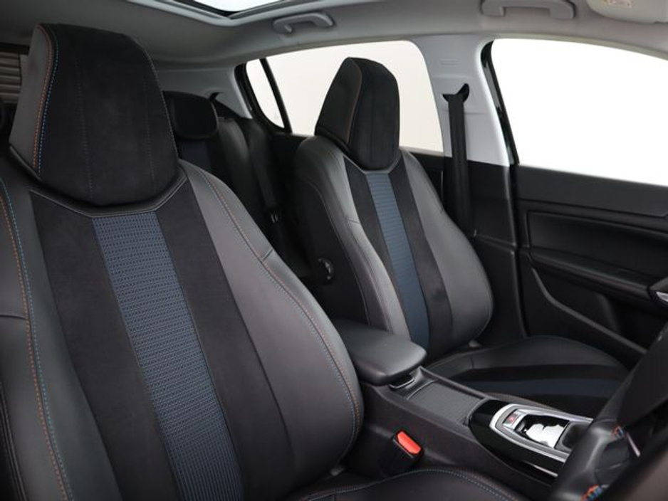 2020 Peugeot 308 - image 10