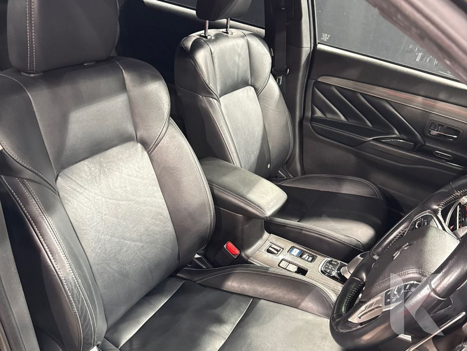 2020 Mitsubishi Outlander - image 15