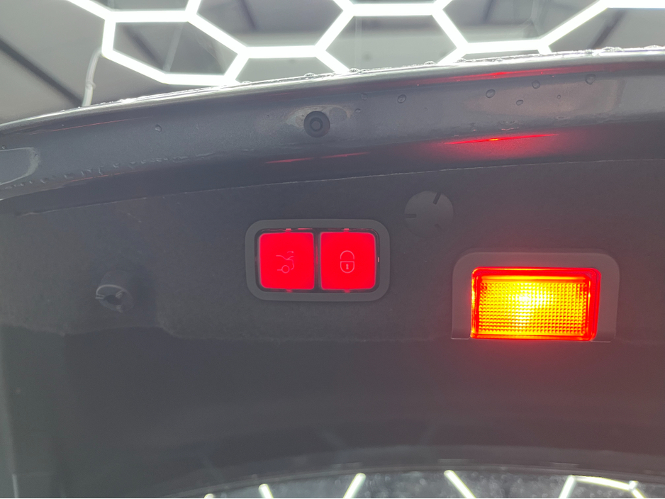 2020 Mercedes-Benz C Class 2020 MERCEDES-BENZ C220D LAUREUS EDITION SPORTS P 2.0 AUTOMATIC / CRUISE CONTROL / REVERSE CAMERA / ELECTRIC MEMORY & HEATED SEATS / PADDLE SHIFTERS AND MORE