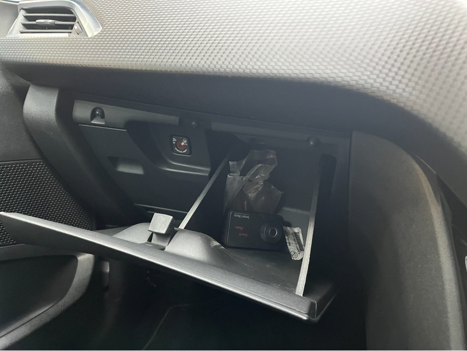 2017 Peugeot 2008 - image 15