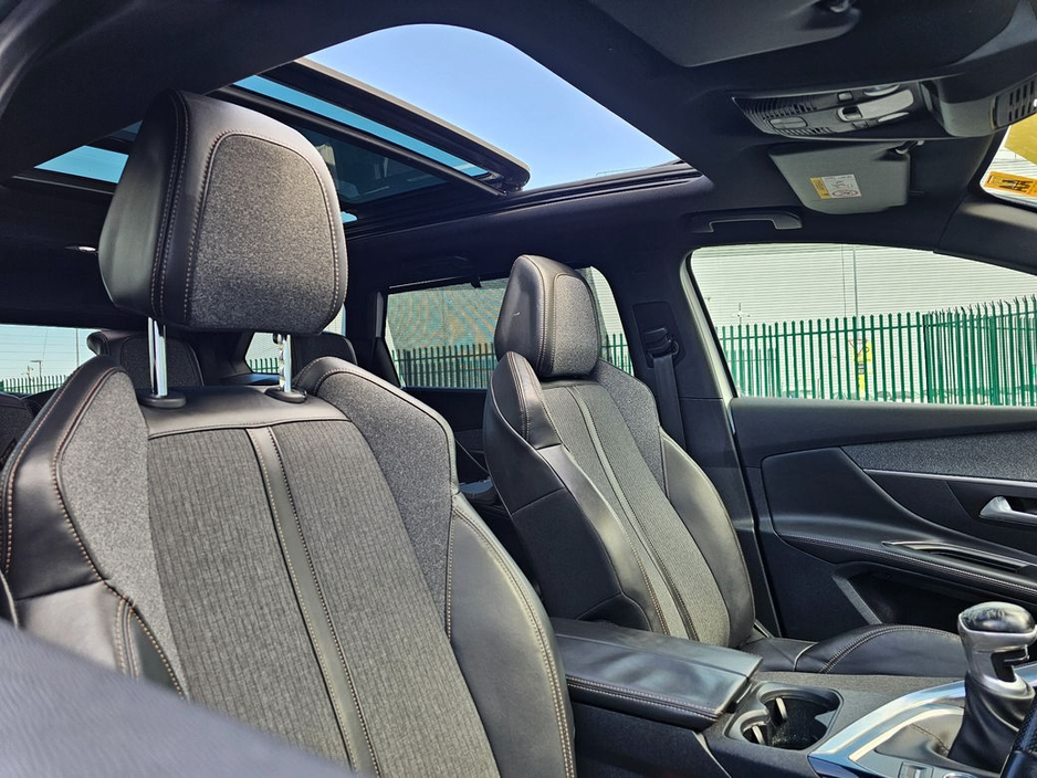 2018 Peugeot 5008 - image 8