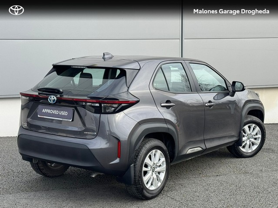 2023 Toyota Yaris Cross - image 2